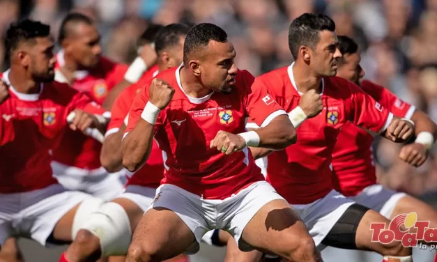 Tonga con varios extranjeros